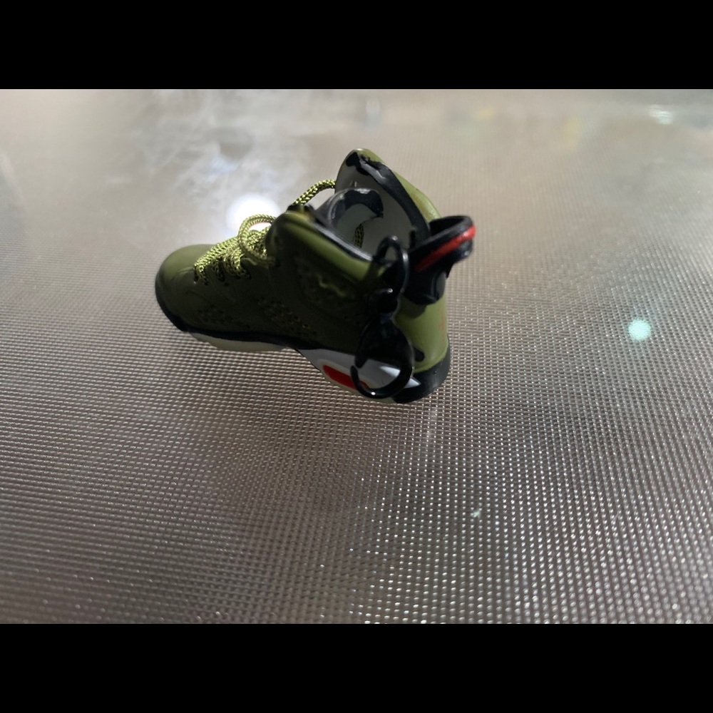 AirPod case - Picture 5 of 7